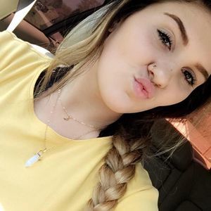 Meet your Posher, Karlyssa